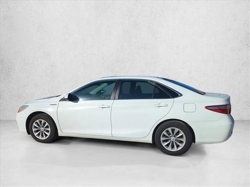 Super White 2015 Toyota Camry Hybrid LE