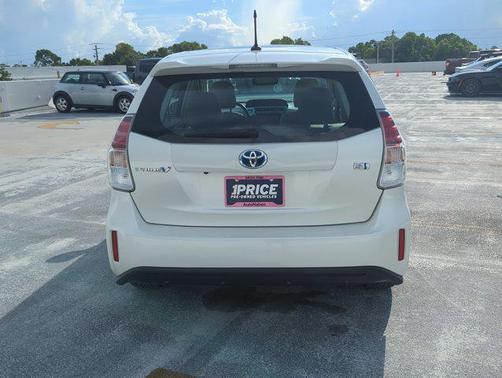 2017 Toyota Prius v Five