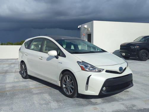 2017 Toyota Prius v Five