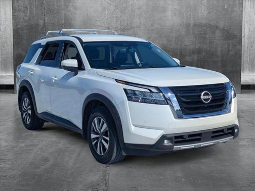 2022 Nissan Pathfinder SL 2WD