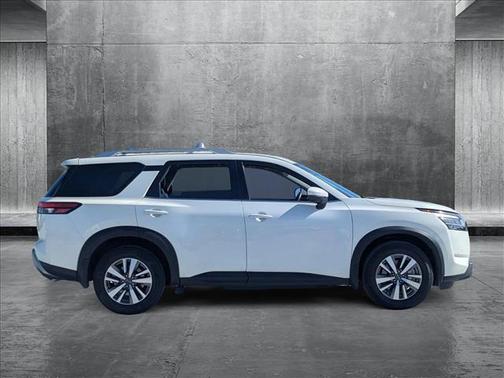 2022 Nissan Pathfinder SL 2WD