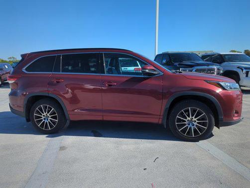 Salsa Red Pearl 2018 Toyota Highlander SE