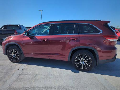 Salsa Red Pearl 2018 Toyota Highlander SE