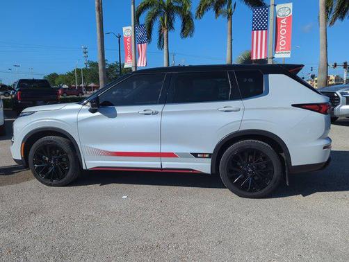 White Diamond/Black Roof 2023 Mitsubishi Outlander Ralliart S-AWC