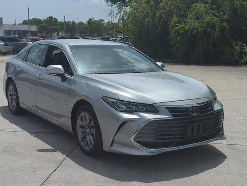 2019 Toyota Avalon Hybrid XLE