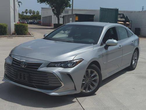 2019 Toyota Avalon Hybrid XLE