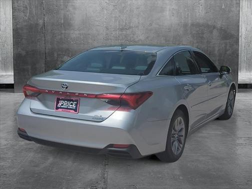 2019 Toyota Avalon Hybrid XLE