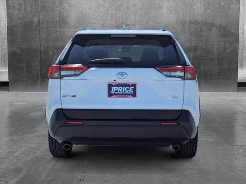 2020 Toyota RAV4 LE