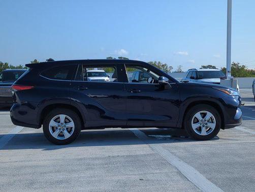 2022 Toyota Highlander LE