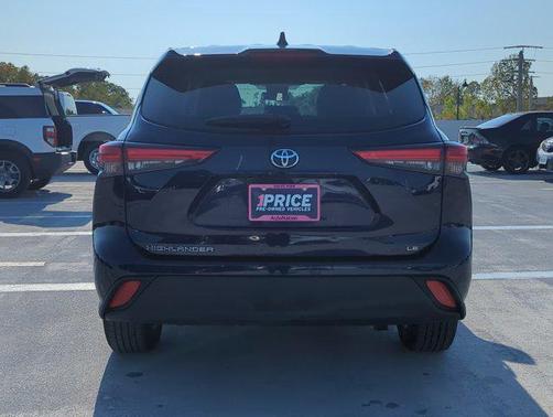 2022 Toyota Highlander LE