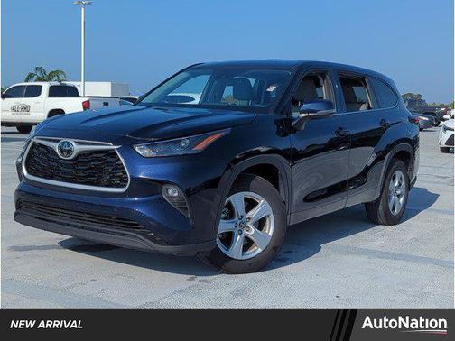 2022 Toyota Highlander LE