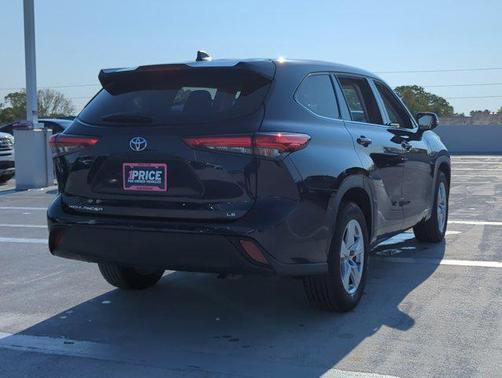 2022 Toyota Highlander LE