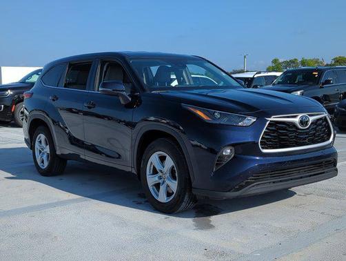 2022 Toyota Highlander LE