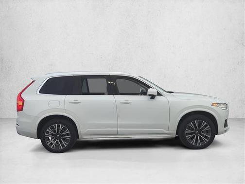 2022 Volvo XC90 T5 Momentum