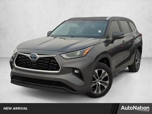 2023 Toyota Highlander Hybrid XLE