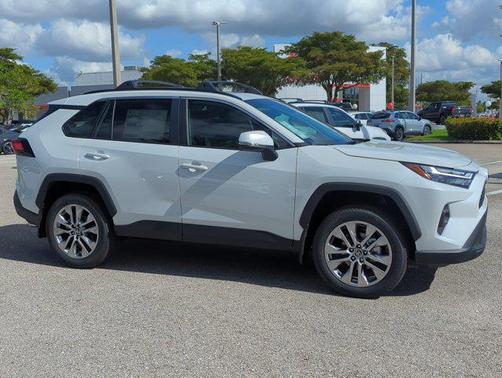 2025 Toyota RAV4 XLE Premium