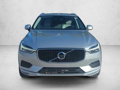 Bright Silver Metallic 2020 Volvo XC60 T6 Momentum