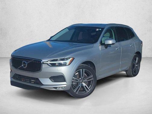 Bright Silver Metallic 2020 Volvo XC60 T6 Momentum