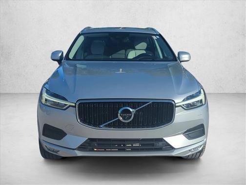 Bright Silver Metallic 2020 Volvo XC60 T6 Momentum
