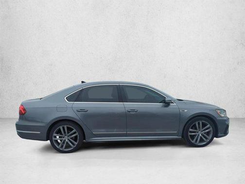 Deep Black Pearl [Bl 2017 Volkswagen Passat 1.8T R-Line w/Comfort