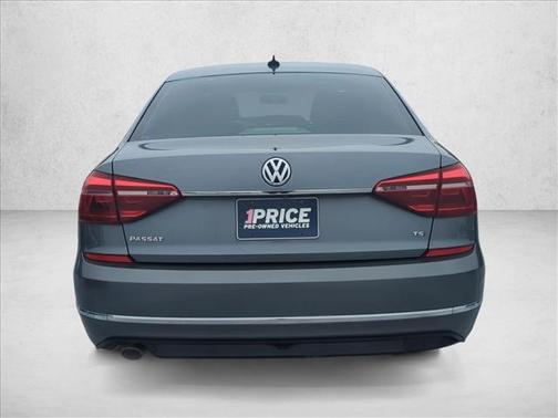 2017 Volkswagen Passat 1.8T R-Line w/Comfort