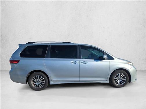 2019 Toyota Sienna XLE