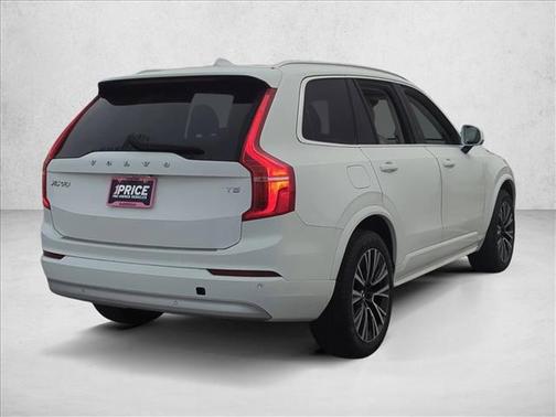 2022 Volvo XC90 T5 Momentum
