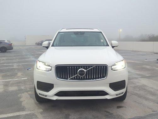 2022 Volvo XC90 T5 Momentum