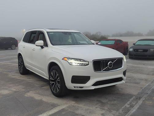 2022 Volvo XC90 T5 Momentum
