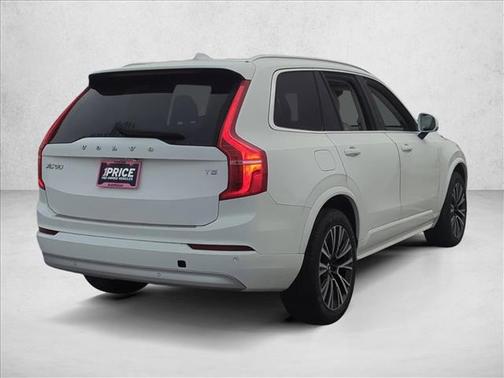 2022 Volvo XC90 T5 Momentum