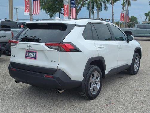 Ice Cap 2025 Toyota RAV4 XLE