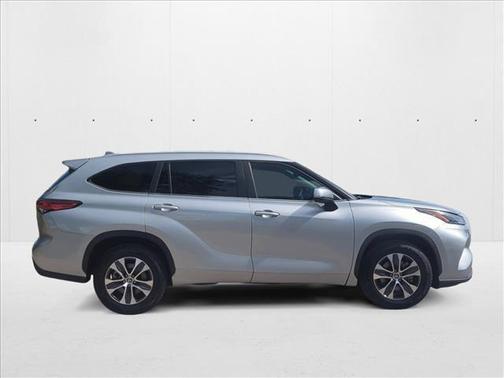 2023 Toyota Highlander Hybrid Platinum