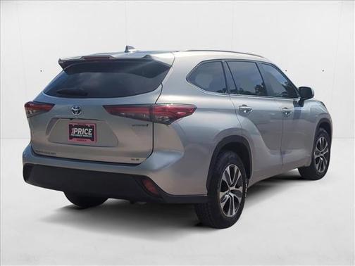 2023 Toyota Highlander Hybrid Platinum