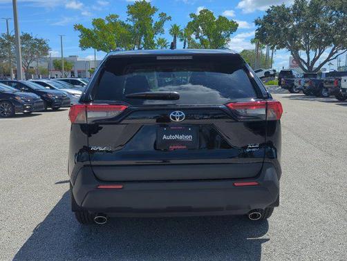 2025 Toyota RAV4 Hybrid XLE