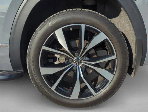 Pure Gray 2025 Volkswagen Atlas 2.0T SEL Premium R-Line 4MOTION