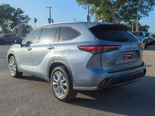 Moon Dust 2021 Toyota Highlander Limited