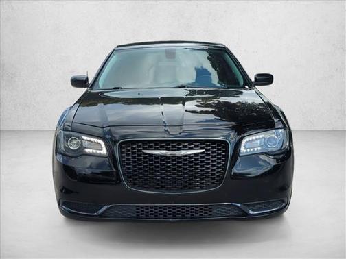 Gloss Black 2018 Chrysler 300 Touring