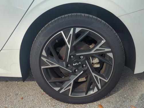 Snow White Pearl 2025 Kia K5 GT-Line