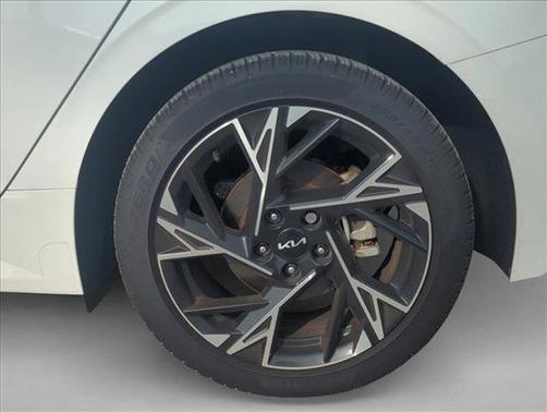 Snow White Pearl 2025 Kia K5 GT-Line