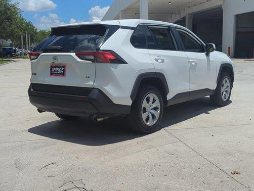 2023 Toyota RAV4 LE