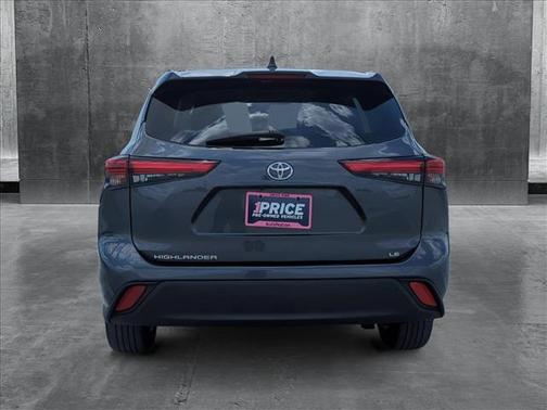 2022 Toyota Highlander LE
