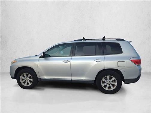 Classic Silver Metallic 2013 Toyota Highlander SE