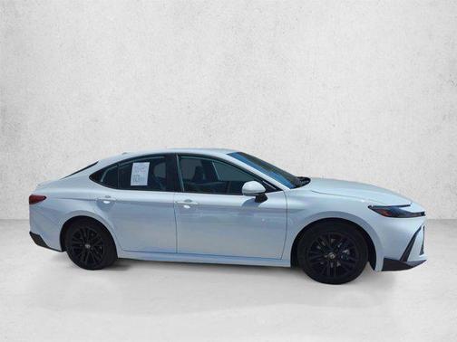 Ice Cap 2026 Toyota Camry SE