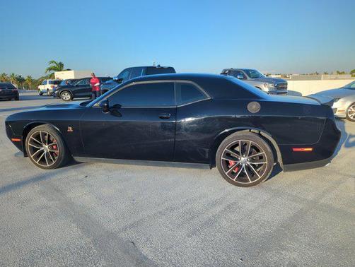 Pitch Black Clearcoat 2016 Dodge Challenger R/T Scat Pack