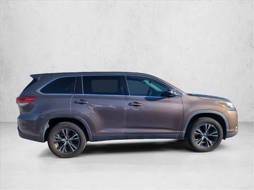 2019 Toyota Highlander LE I4