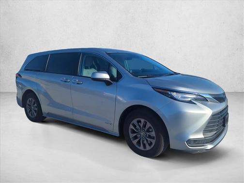 2021 Toyota Sienna LE