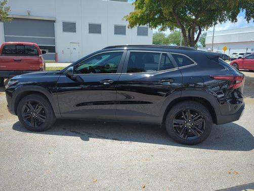 Mosaic Black Metallic 2025 Chevrolet Trax FWD ACTIV