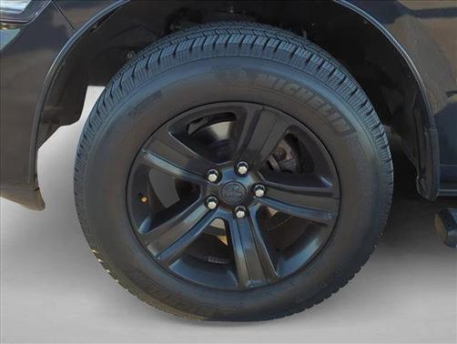 2017 RAM 1500 Night Crew Cab 4x4 5'7' Box