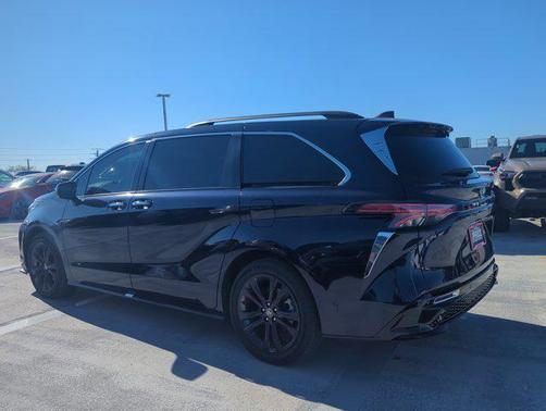 2022 Toyota Sienna XSE 7 Passenger