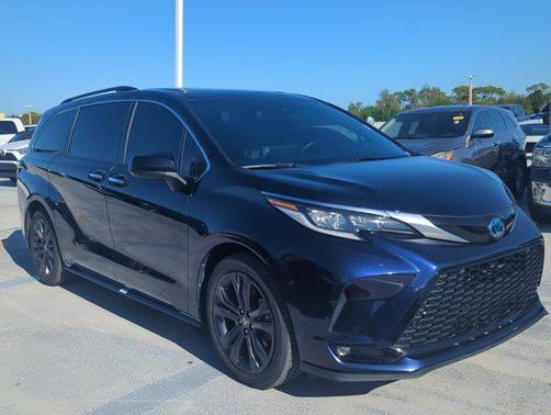 2022 Toyota Sienna XSE 7 Passenger